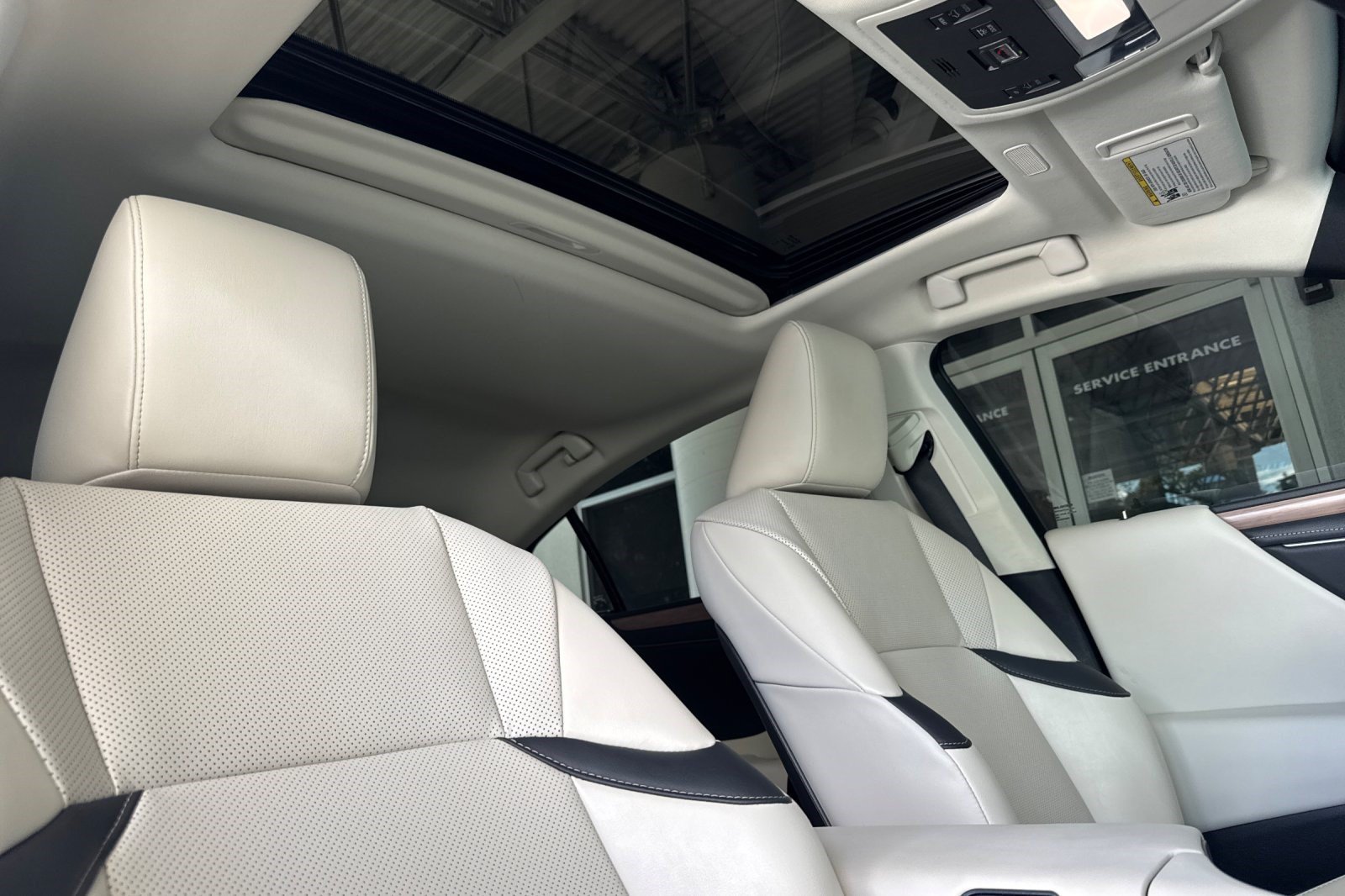 Certified 2024 Lexus ES 300h w/ Premium Package FWD image 19