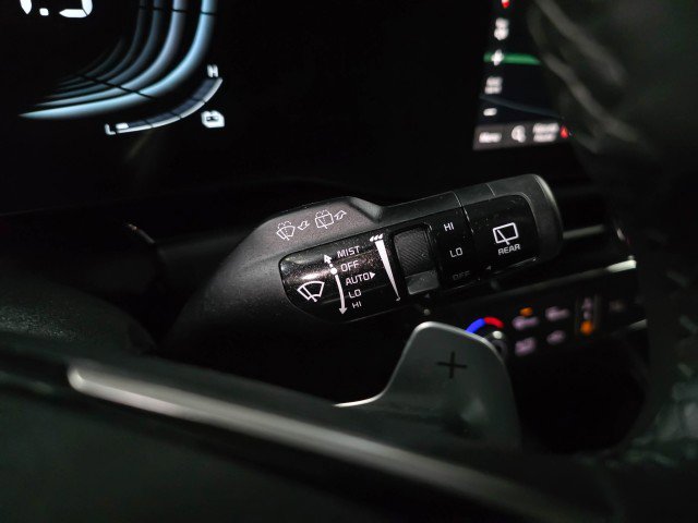 Used 2024 Kia Niro EX w/ EX Cold Weather Package image 21