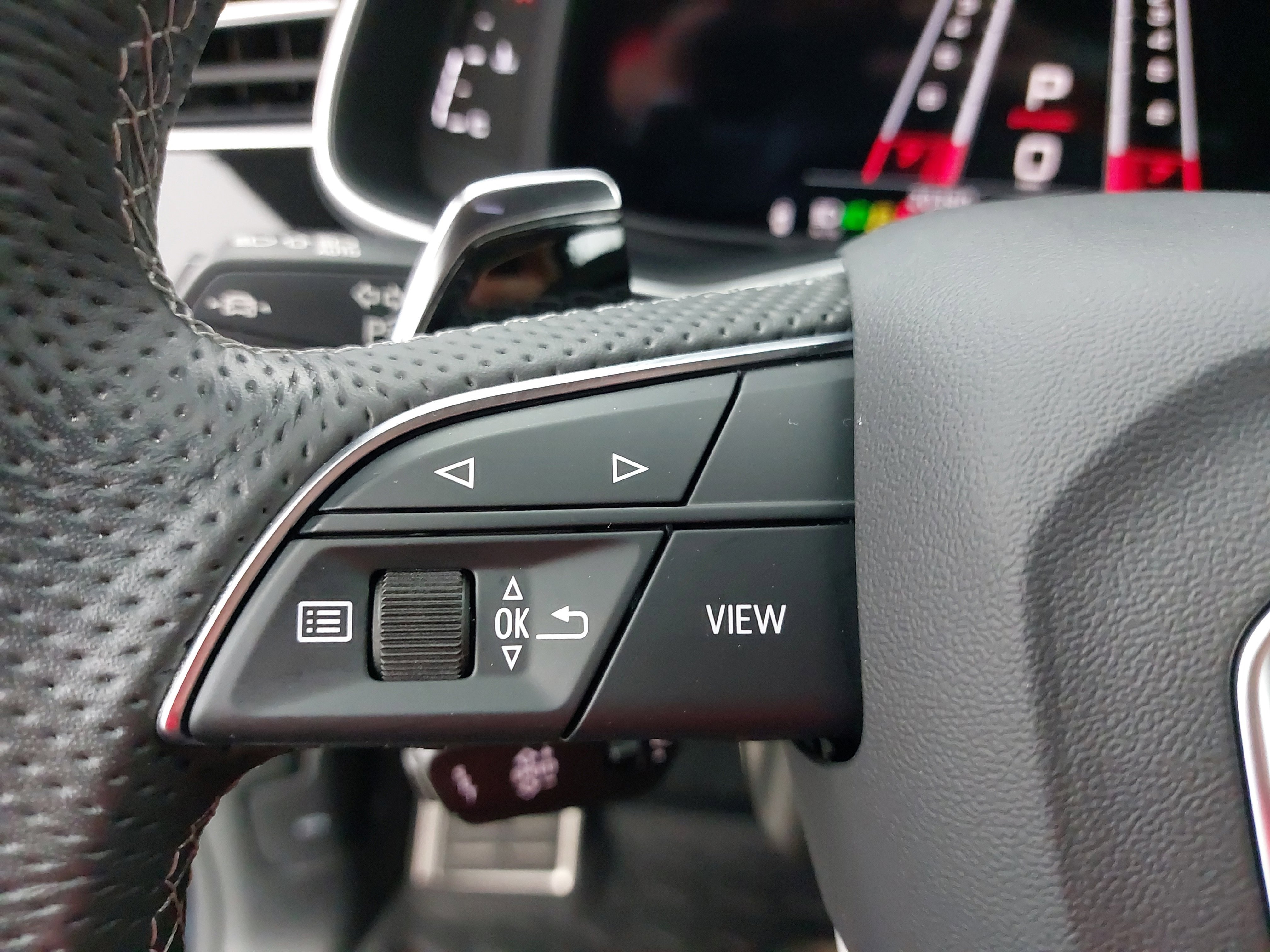 Used 2022 Audi RS Q8 4.0T image 19