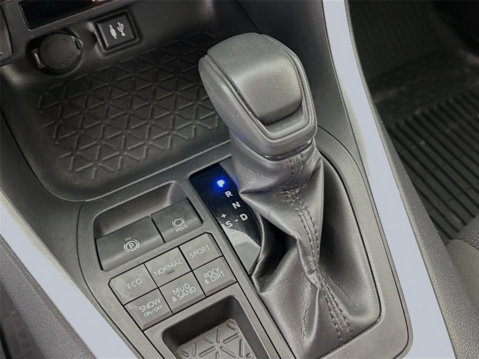 Certified 2019 Toyota RAV4 LE image 17