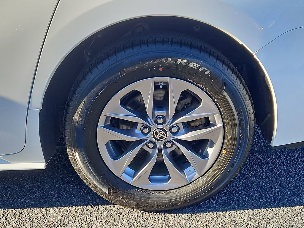 Used 2024 Toyota Sienna LE image 19