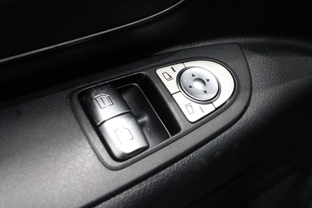 Used 2018 Mercedes-Benz Metris Passenger image 14