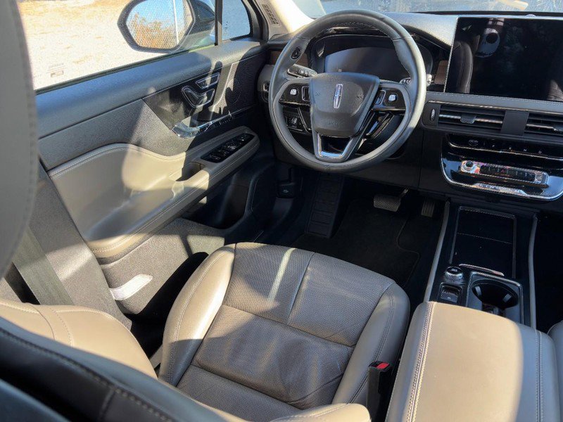 Used 2023 Lincoln Corsair Reserve w/ Jet Appearance Package image 15