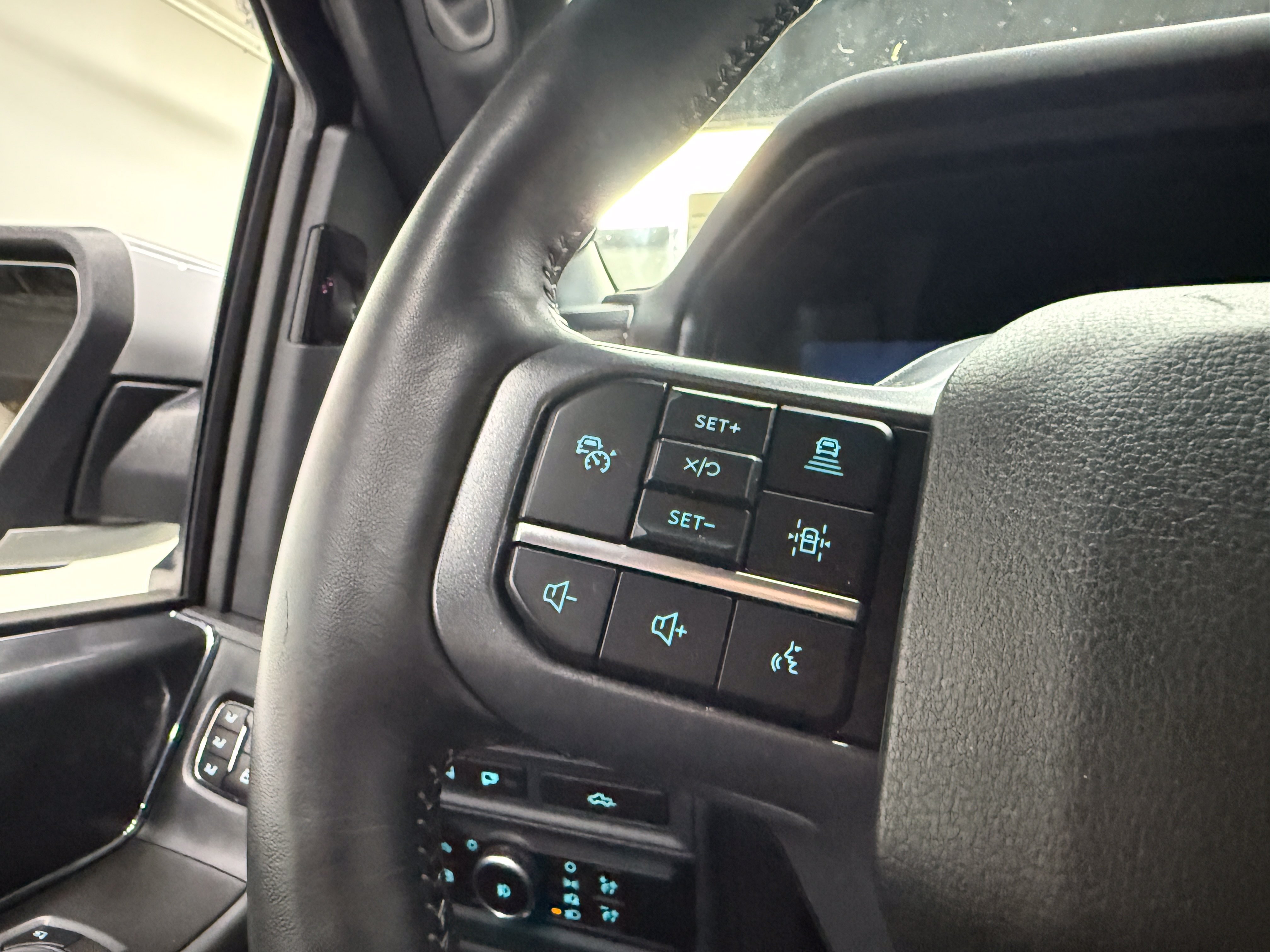 Used 2024 Ford F150 Lariat w/ Equipment Group 502A High AWD/4WD image 17