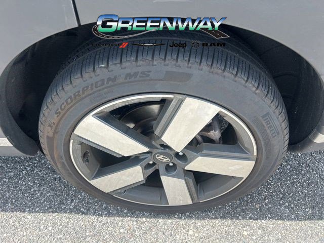 Used 2024 Hyundai Santa Fe Limited image 4