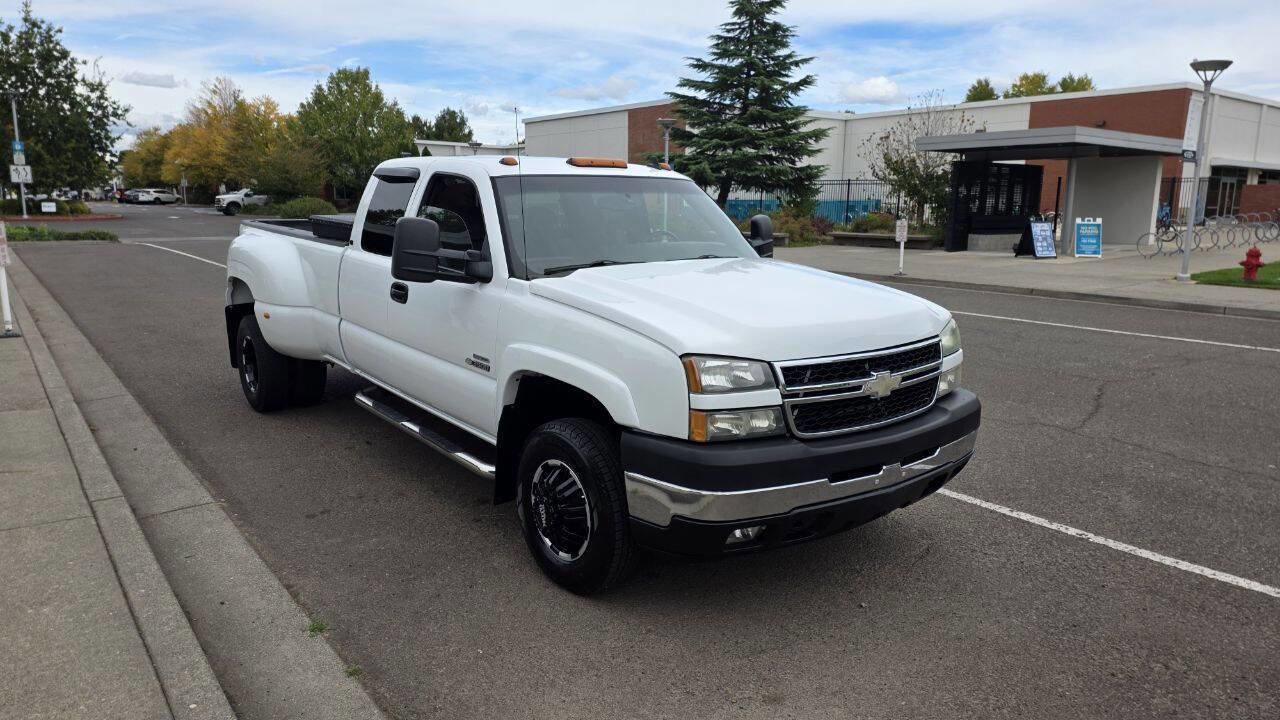 Used 2006 Chevrolet Silverado 3500 LT w/ Heavy-Duty Power Package RWD image 3