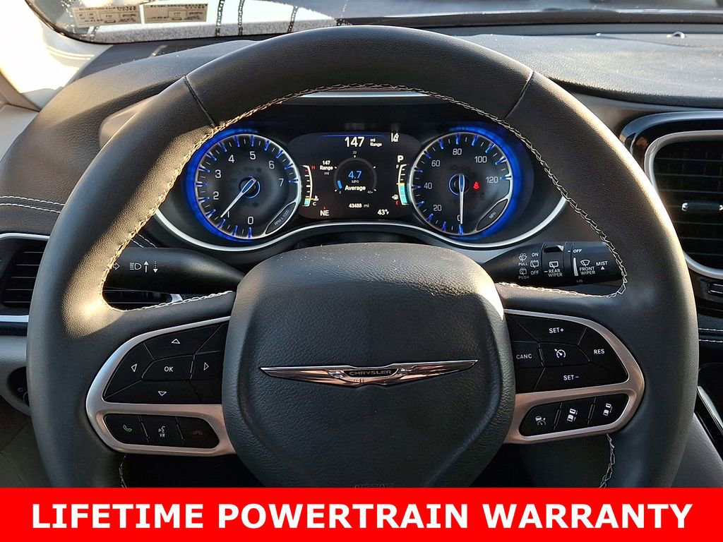 Used 2022 Chrysler Pacifica Touring-L w/ Uconnect Theater Family Group image 20