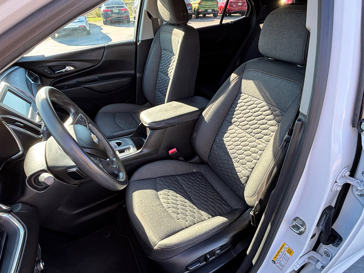 Used 2018 Chevrolet Equinox LT image 18