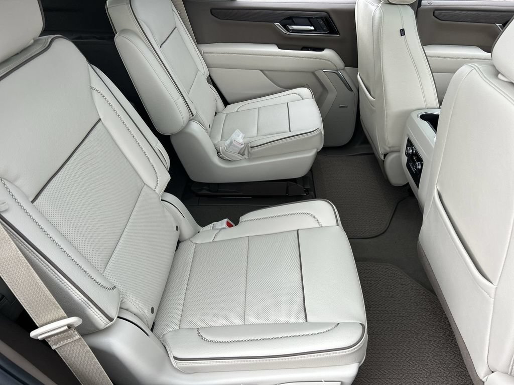 New 2026 GMC Yukon Denali w/ Sun & Power Step Package AWD/4WD image 28