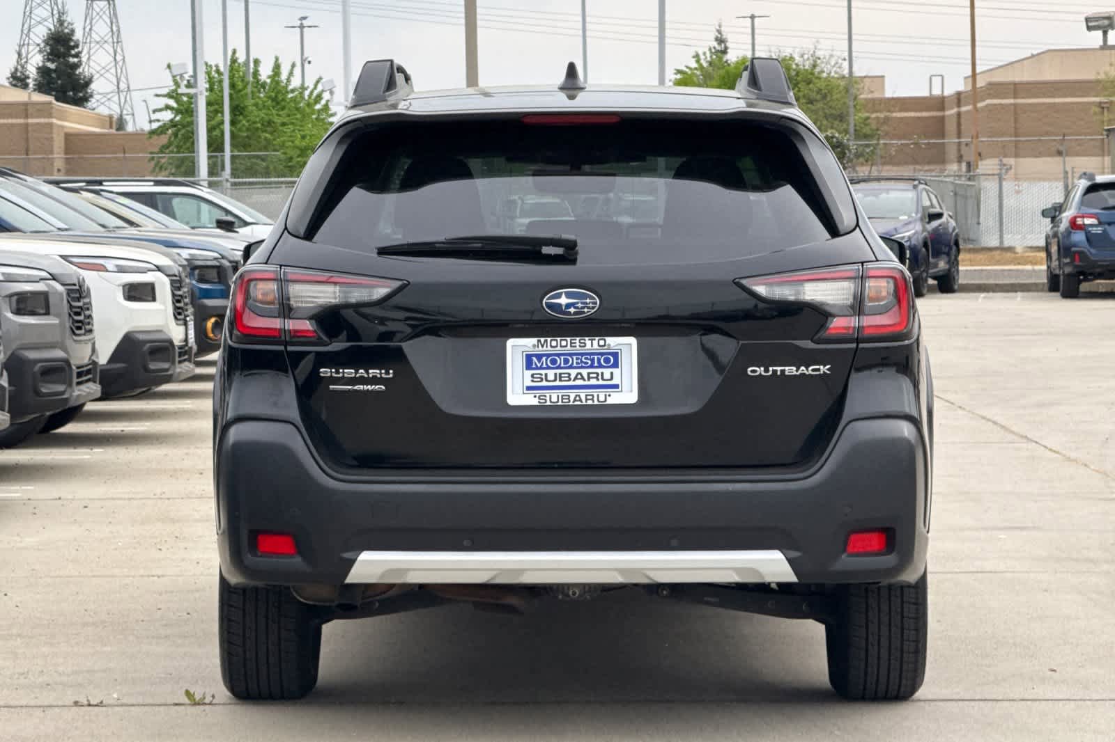 Certified 2023 Subaru Outback Limited AWD/4WD image 4