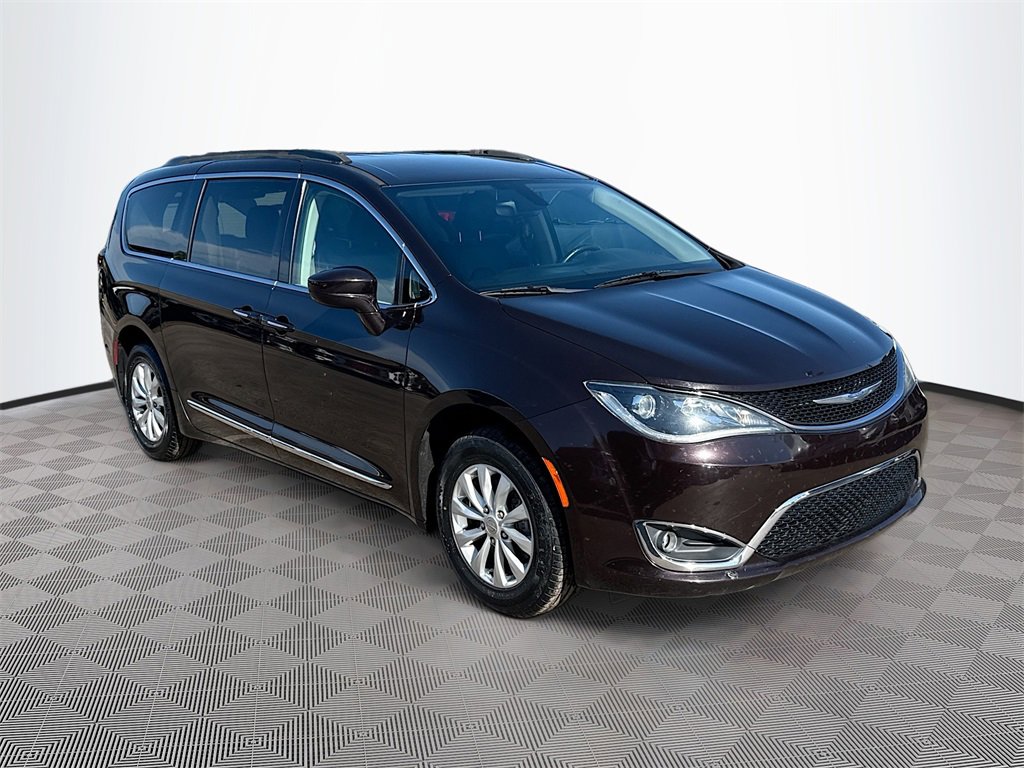 Used 2017 Chrysler Pacifica Touring-L image 4