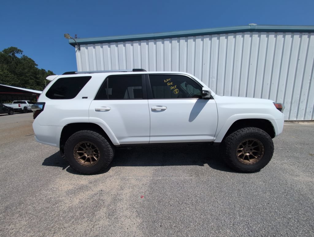 Used 2020 Toyota 4Runner SR5 Premium w/ Moonroof Package AWD/4WD image 9