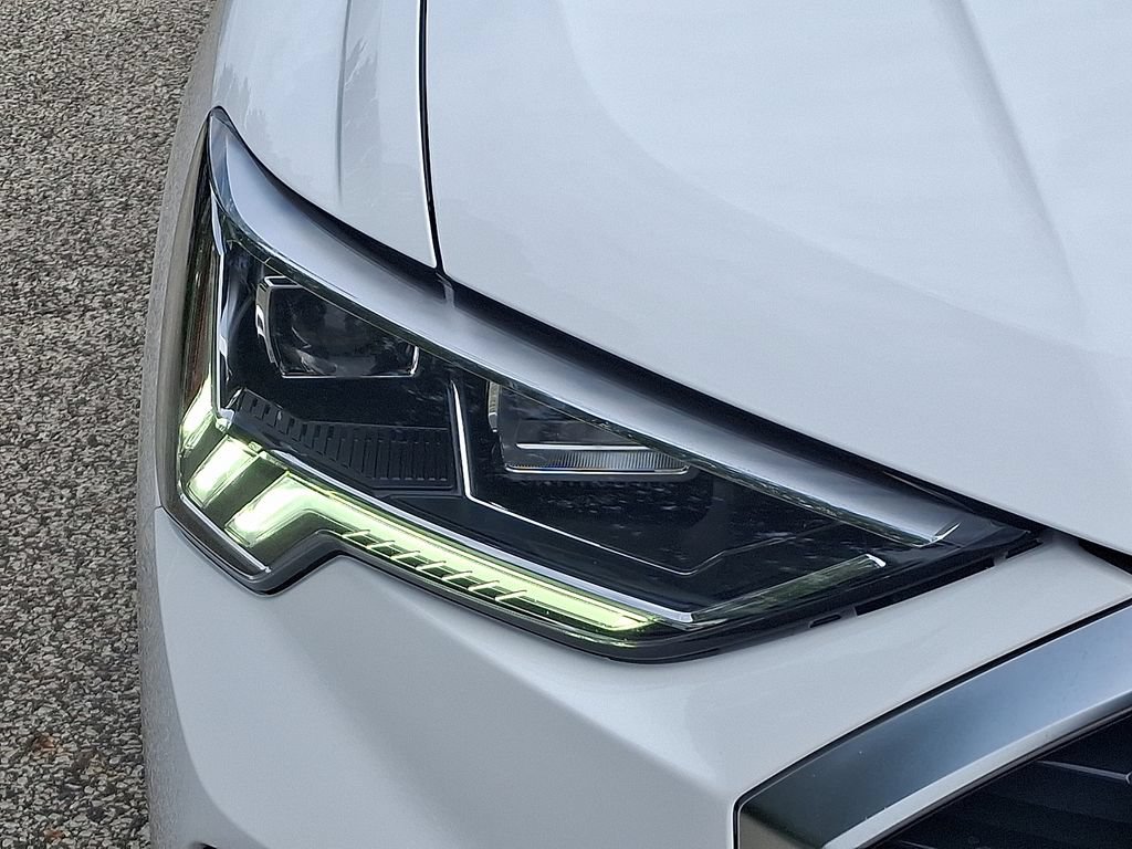 Certified 2025 Audi Q3 2.0T Premium AWD/4WD image 9