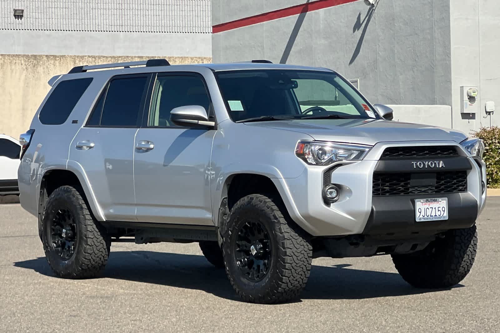 Used 2022 Toyota 4Runner SR5 AWD/4WD image 5