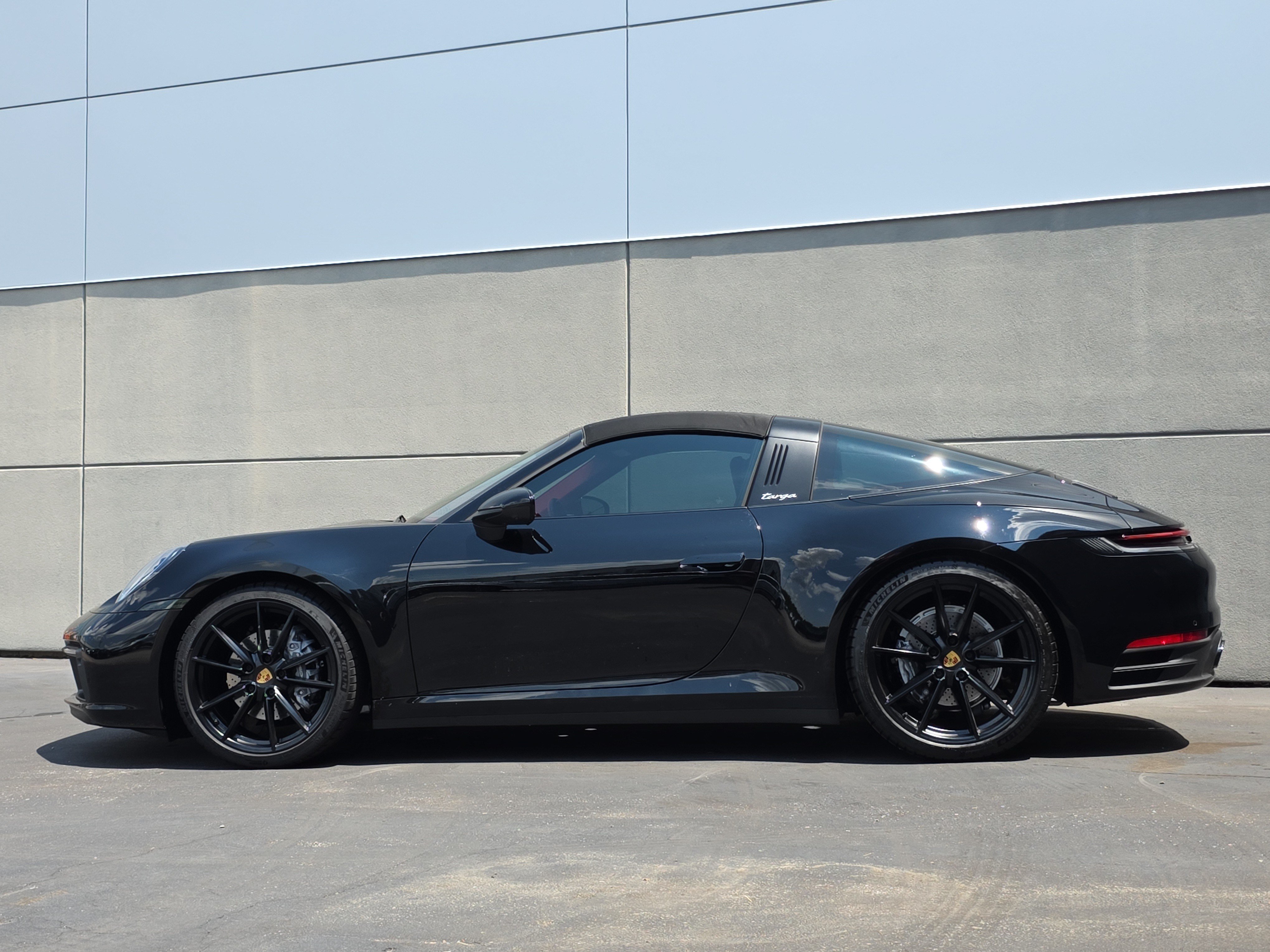 Certified 2024 Porsche 911 Targa 4 AWD/4WD image 2