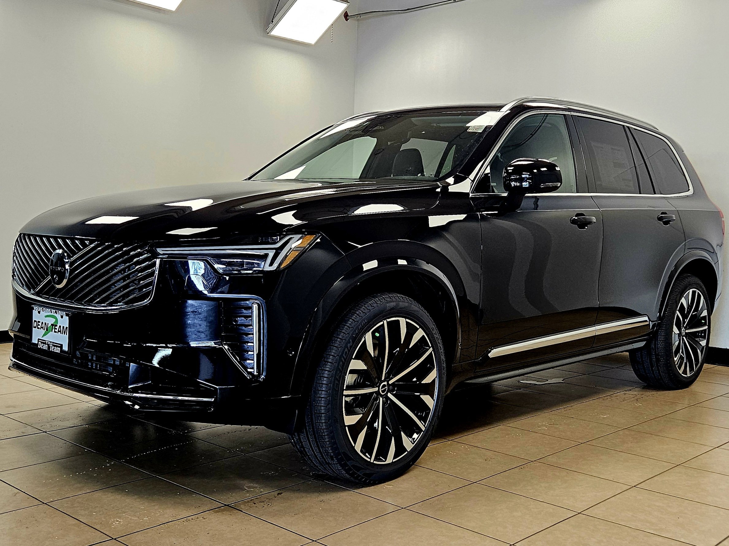 New 2026 Volvo XC90 B6 Plus w/ Protection Package Premier AWD/4WD image 3