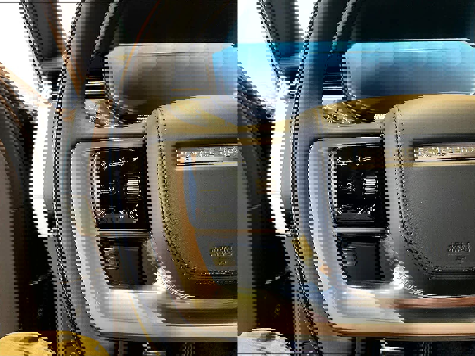 New 2025 Land Rover Range Rover SE image 16