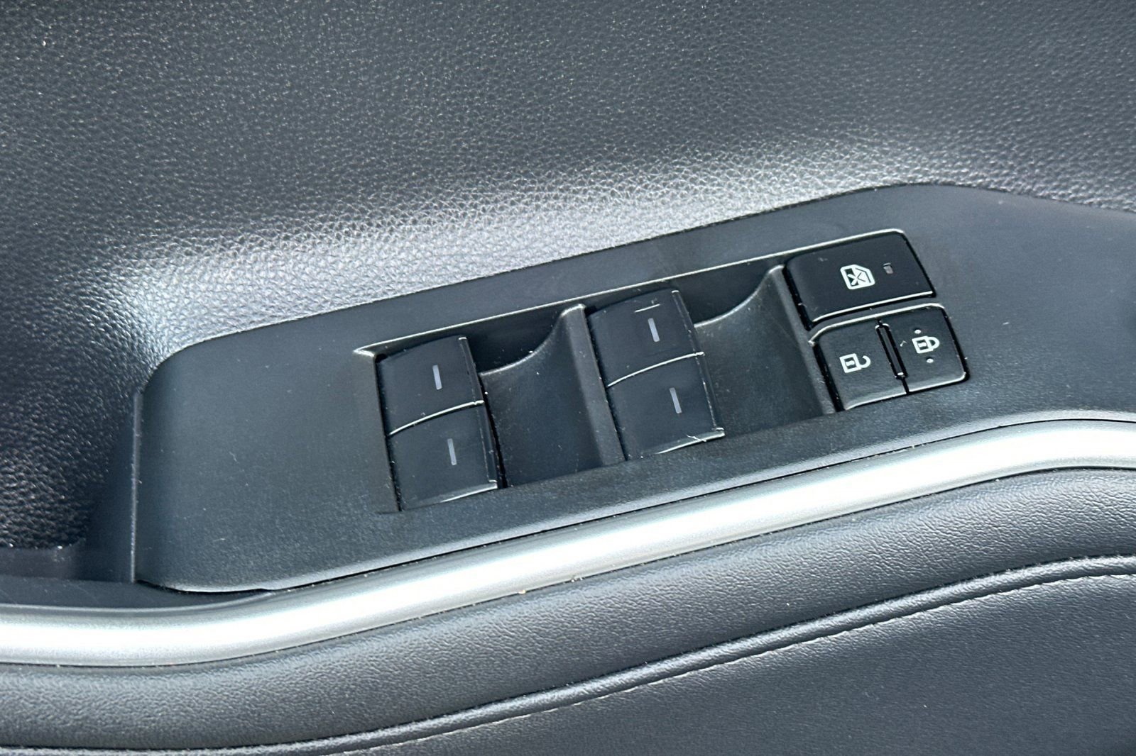 Used 2024 Toyota Highlander XSE FWD image 12