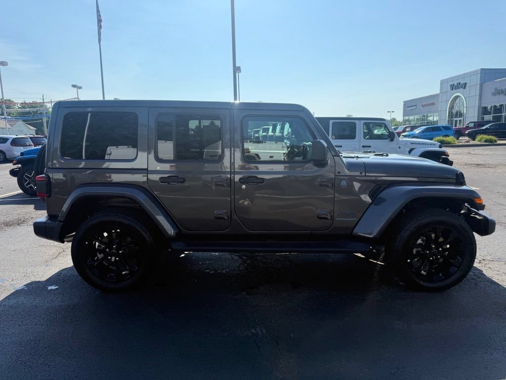 Used 2025 Jeep Wrangler Unlimited Sahara AWD/4WD image 2