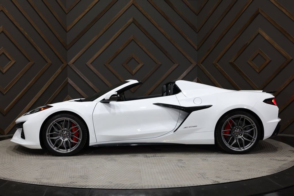 Used 2025 Chevrolet Corvette Z06 image 11