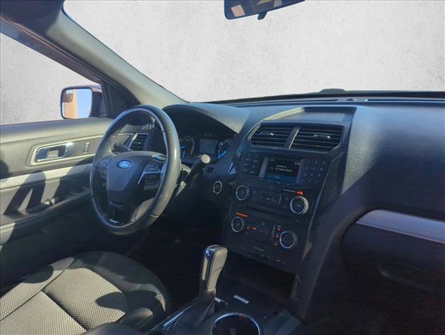 Used 2017 Ford Explorer XLT image 23
