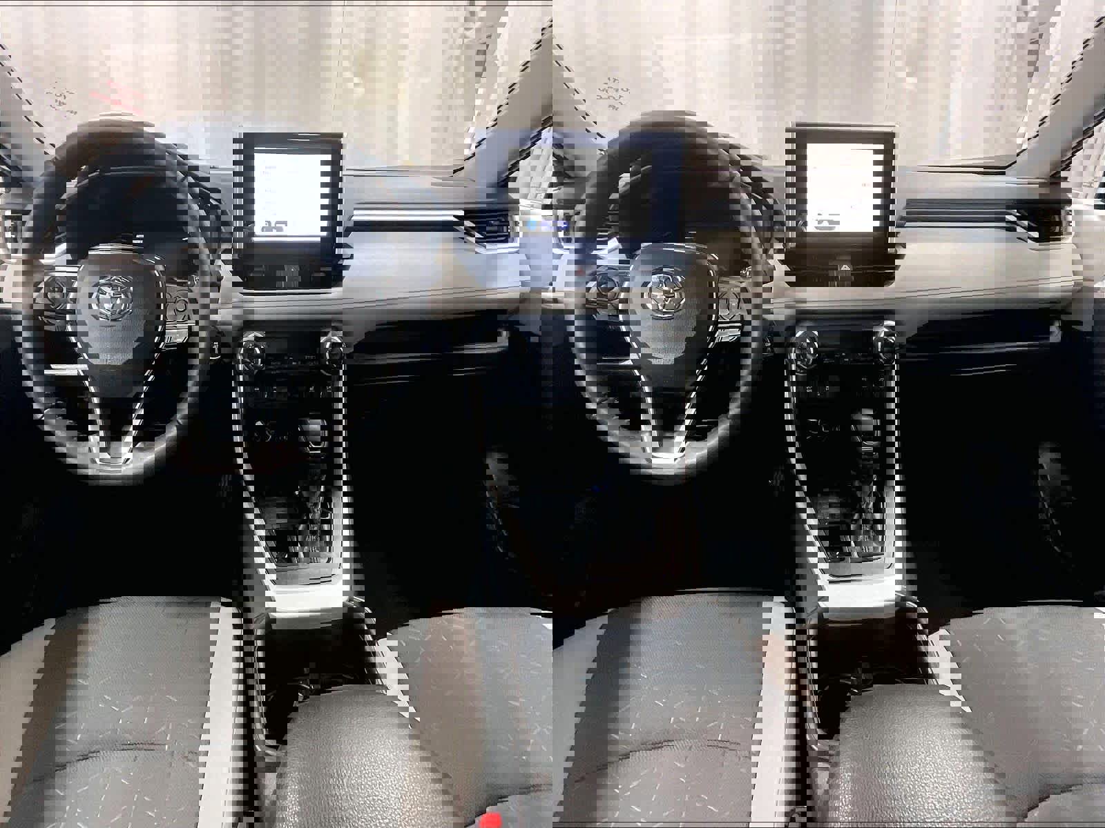 Used 2025 Toyota RAV4 XLE image 21