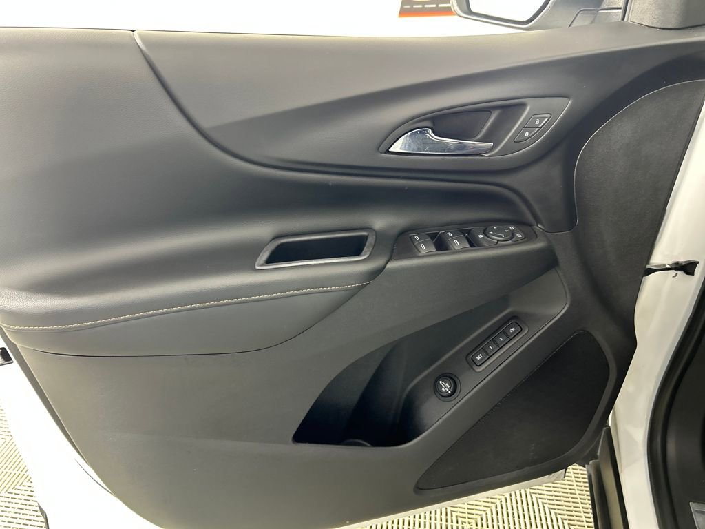 Used 2020 Chevrolet Equinox Premier w/ Premier Redline Edition image 11