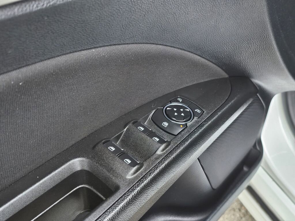 Used 2018 Ford Fusion SE FWD image 18