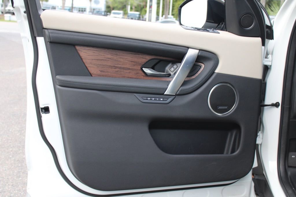 Certified 2025 Land Rover Discovery Sport S image 8