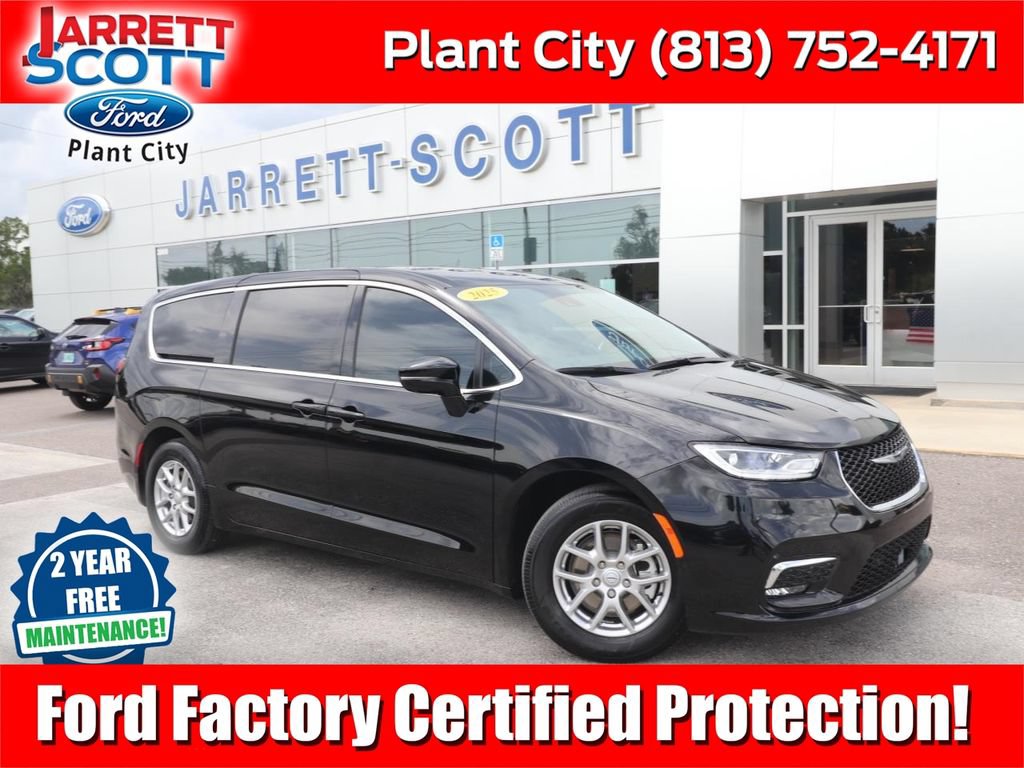Used 2025 Chrysler Pacifica Select