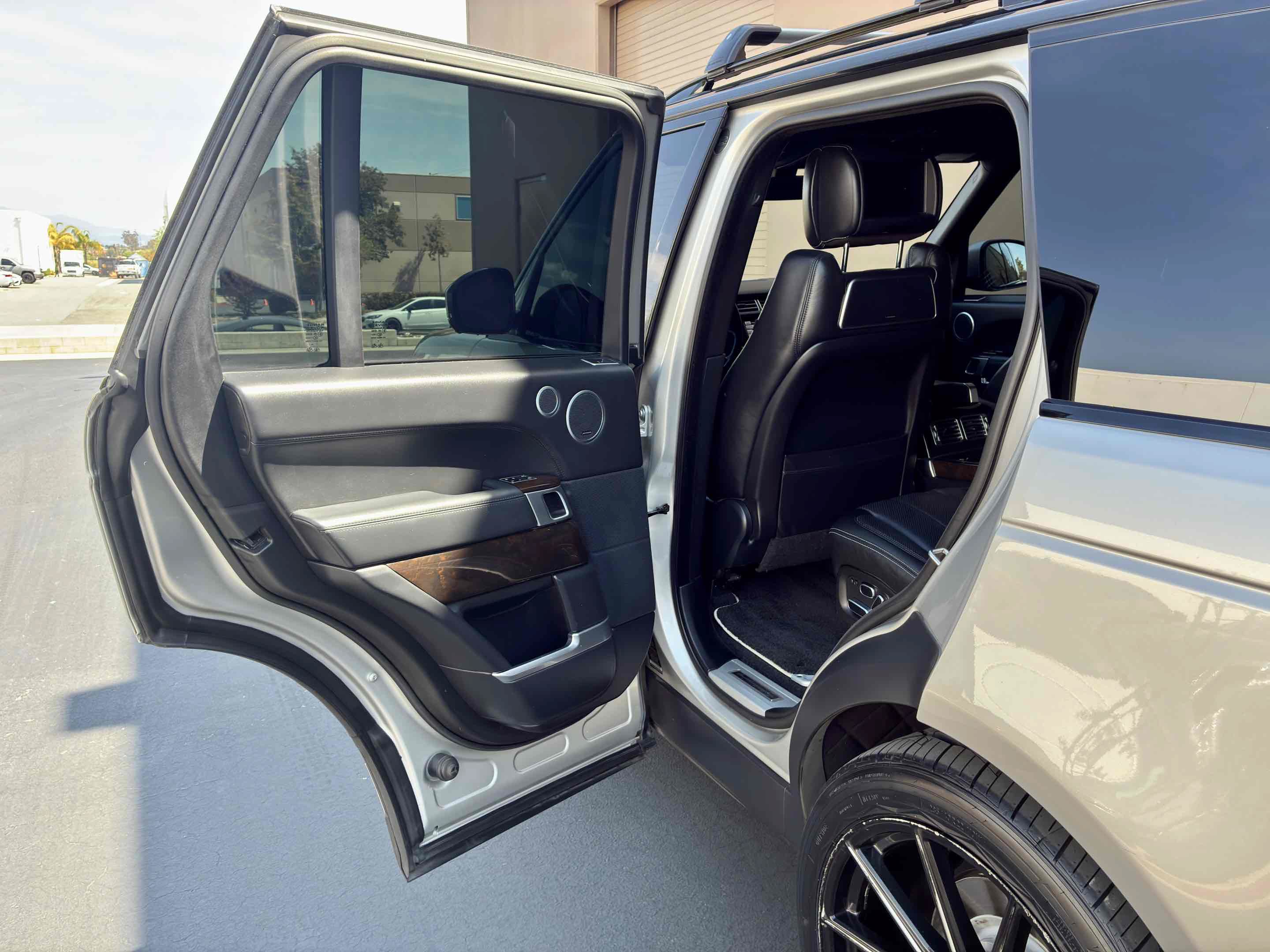 Used 2015 Land Rover Range Rover Autobiography AWD/4WD image 39
