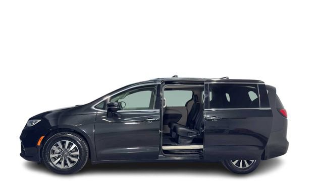 Used 2021 Chrysler Pacifica Touring-L image 9