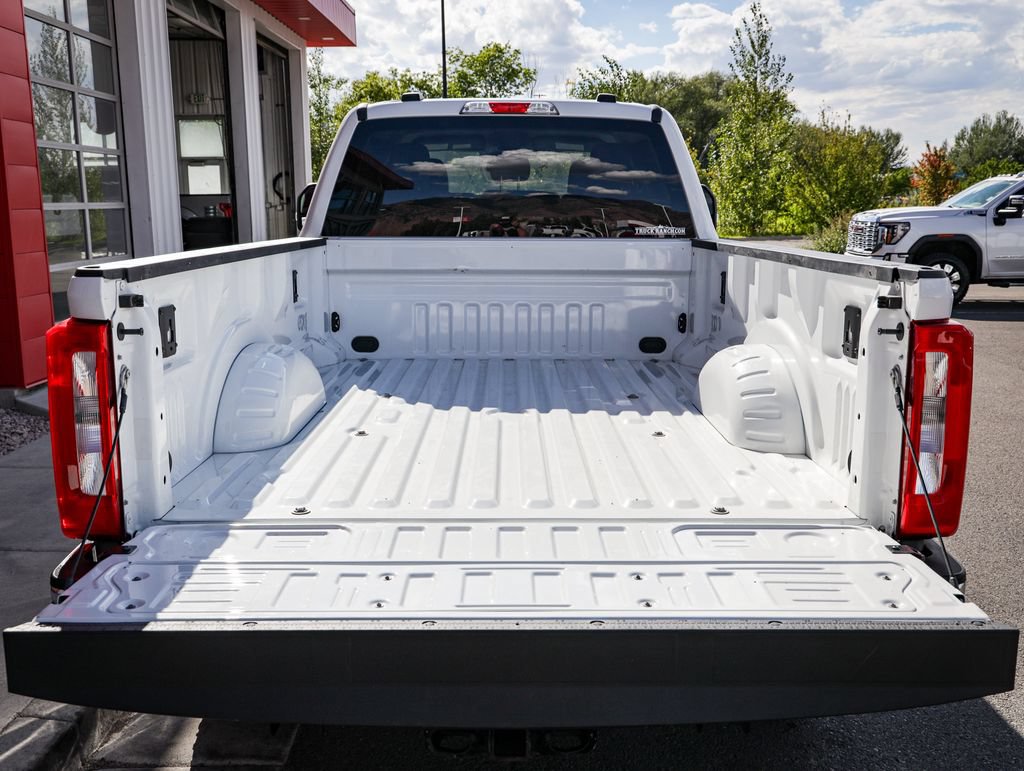Used 2023 Ford F350 XLT w/ FX4 Off-Road Package AWD/4WD image 5