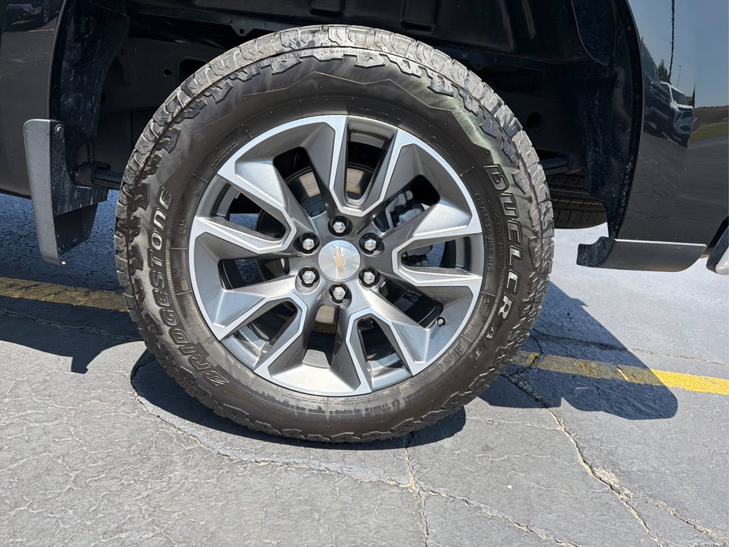 Used 2025 Chevrolet Silverado 1500 LT AWD/4WD image 22