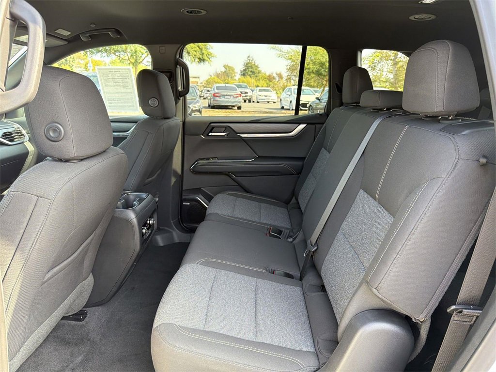 Used 2025 GMC Acadia Elevation image 25