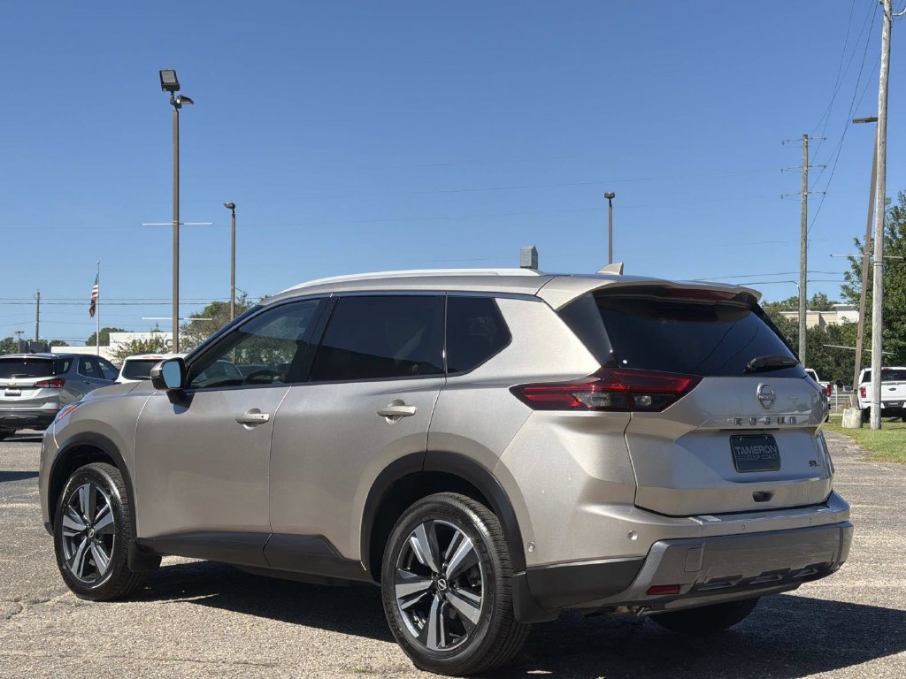 Used 2024 Nissan Rogue SL w/ SL Premium Package FWD image 7