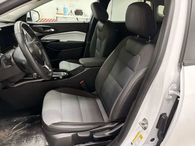 Certified 2025 Chevrolet Trax LT w/ LT Convenience Package image 19