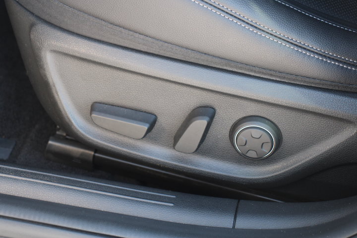 Used 2022 Genesis G70 2.0T RWD image 11