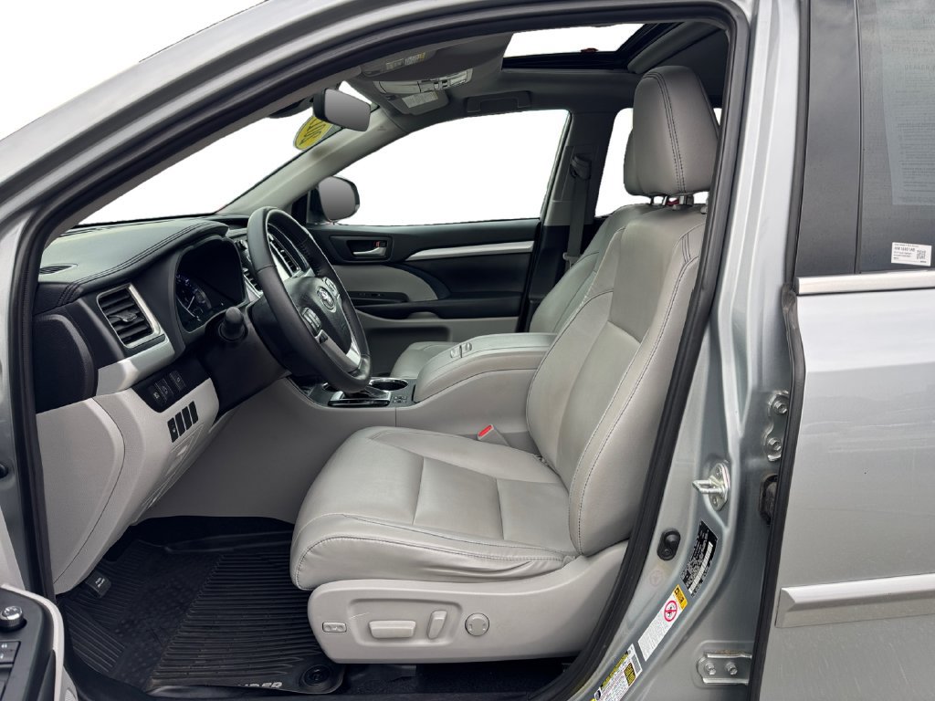 Used 2019 Toyota Highlander XLE w/ Protection Package #3 AWD/4WD image 11