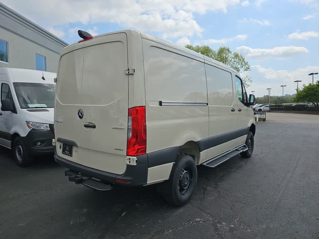 Used 2025 Mercedes-Benz Sprinter 2500 video 4