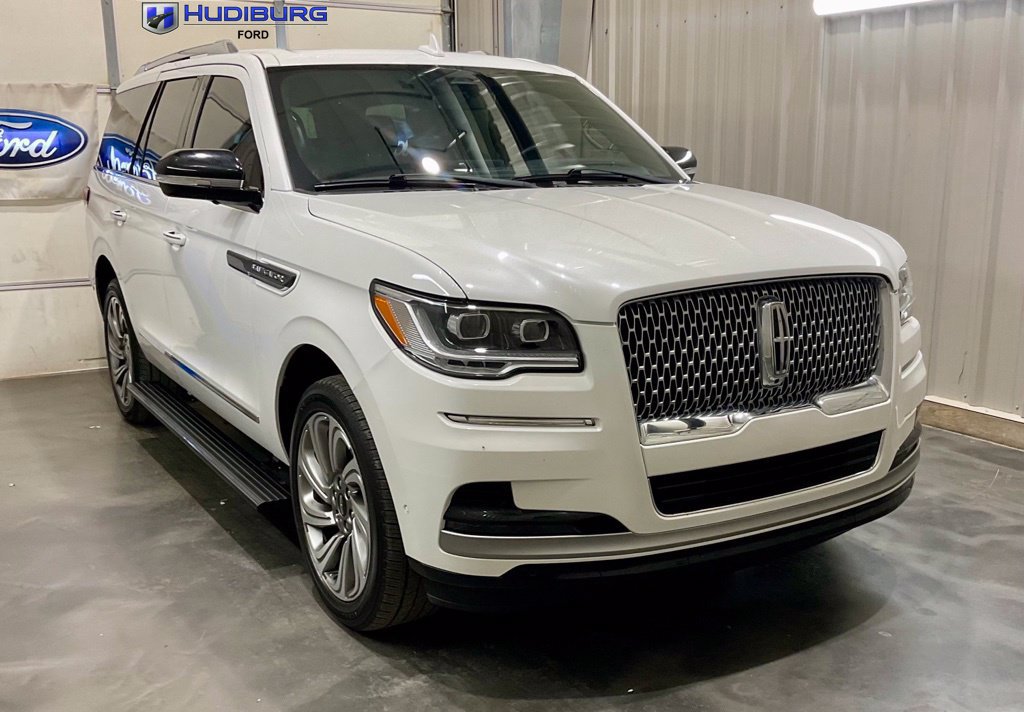 Used 2024 Lincoln Navigator Reserve AWD/4WD image 1