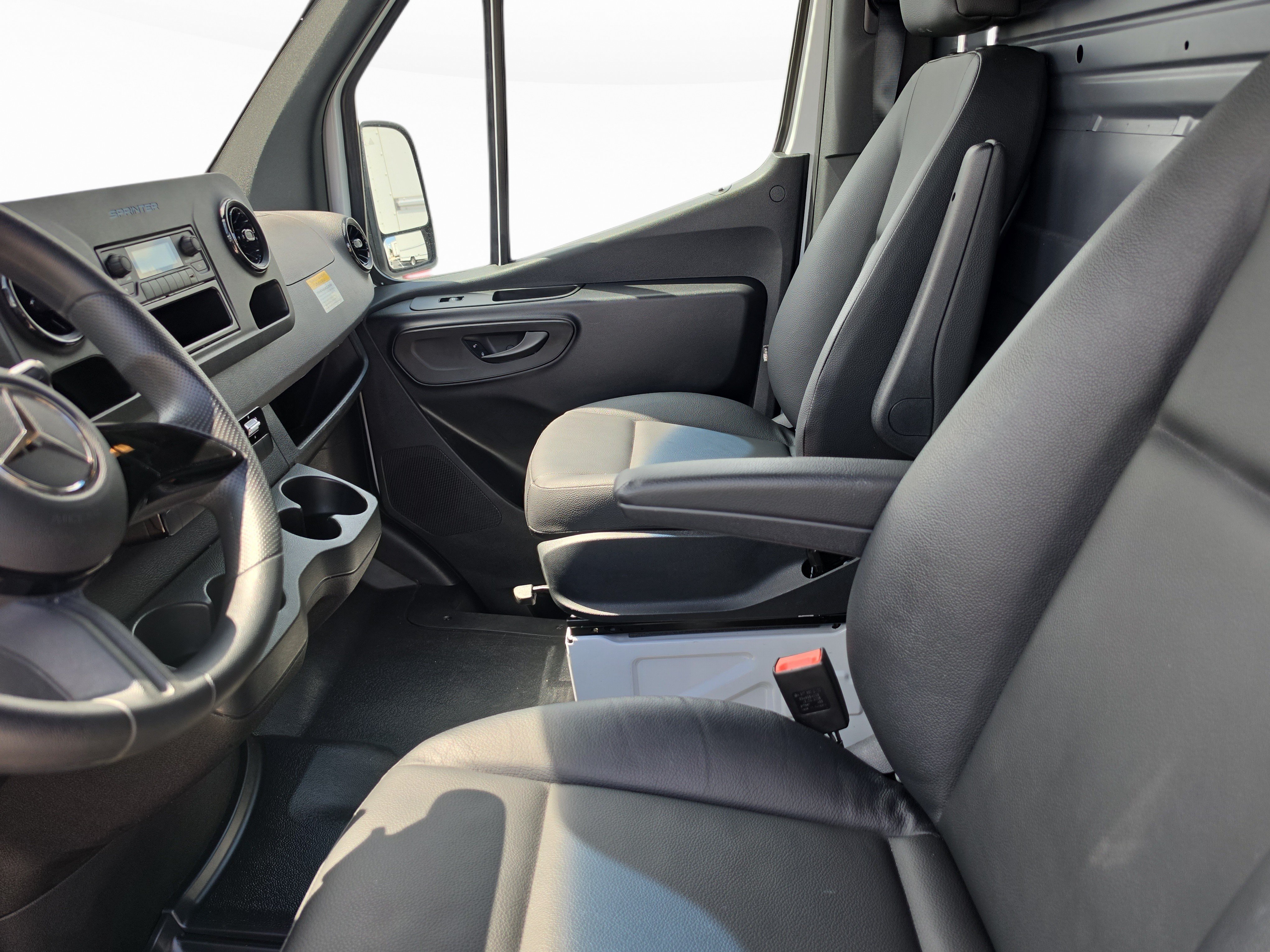 Used 2025 Mercedes-Benz Sprinter 2500 image 19
