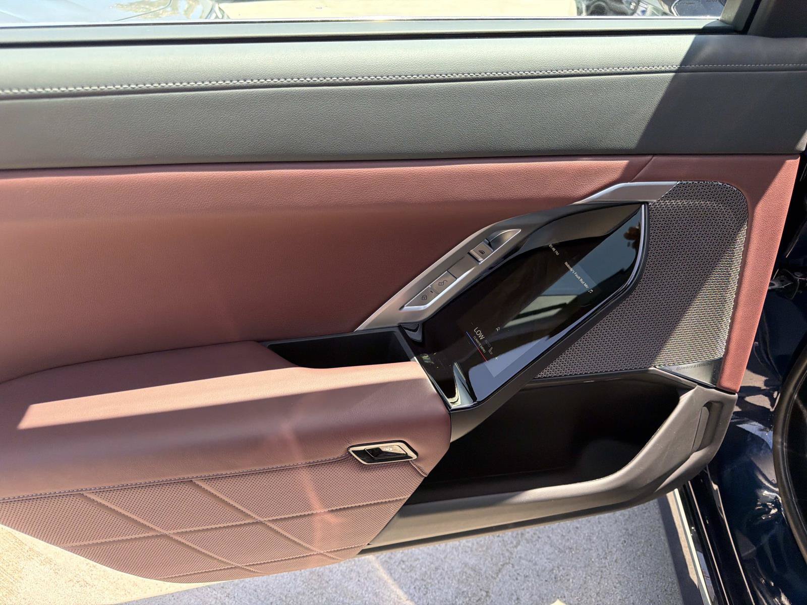 Used 2023 BMW i7 xDrive60 AWD/4WD image 9