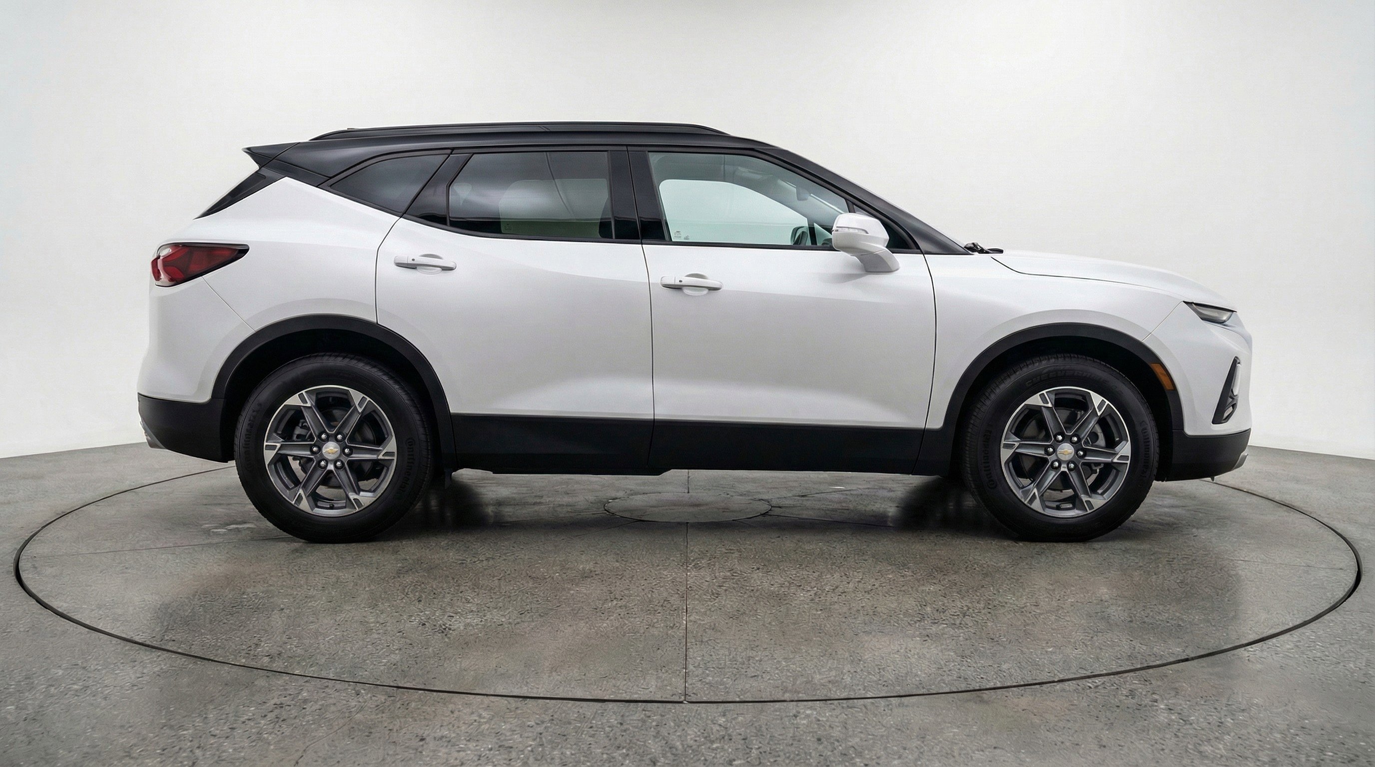 Used 2025 Chevrolet Blazer LT FWD image 11