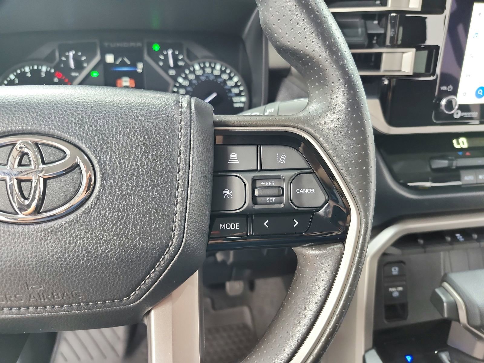 Used 2022 Toyota Tundra SR5 w/ SR5 Convenience Package AWD/4WD image 23