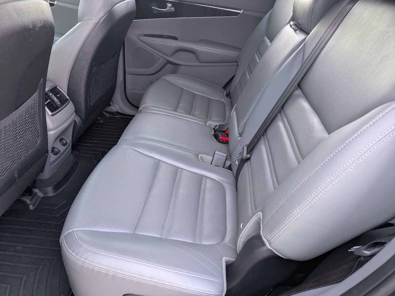 Used 2016 Kia Sorento EX image 18