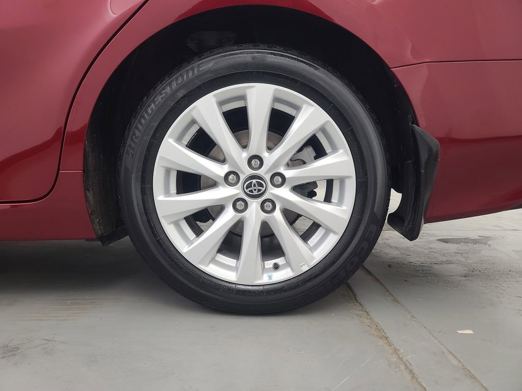 Used 2020 Toyota Camry LE image 11