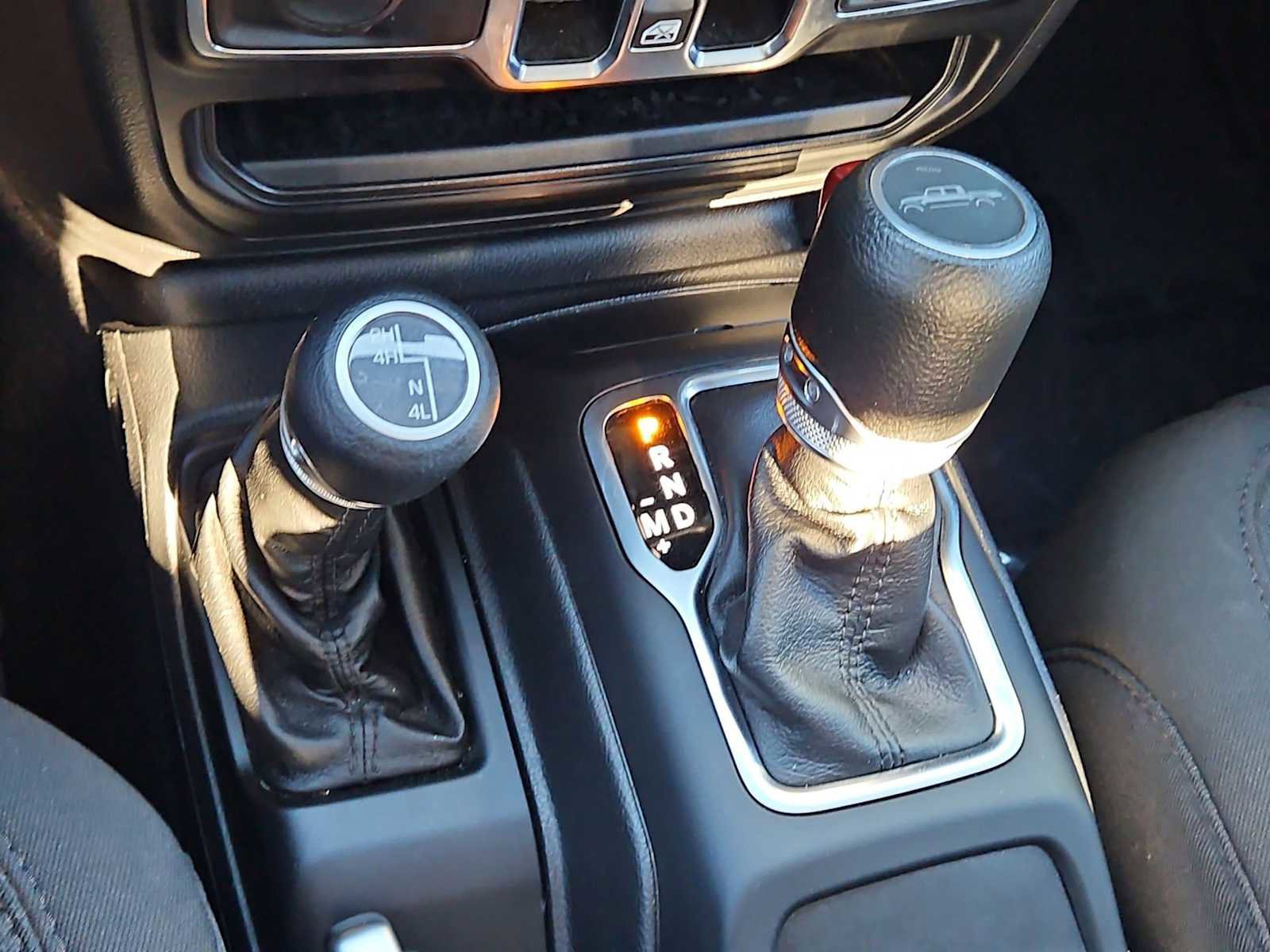 Used 2022 Jeep Gladiator Sport image 29