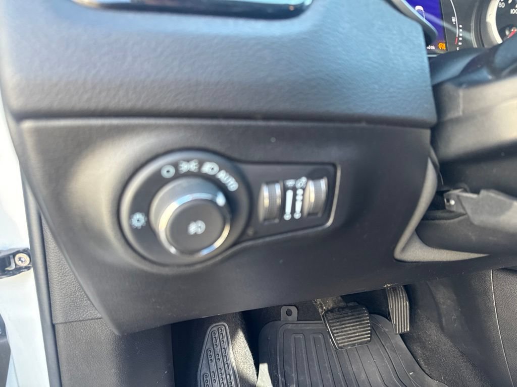 Used 2021 Jeep Compass Latitude w/ Sun and Sound Group AWD/4WD image 31