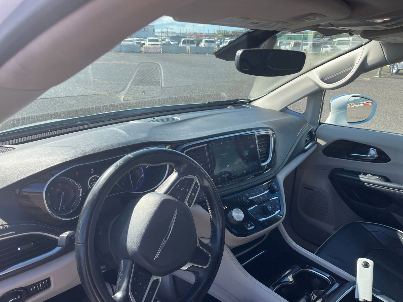 Used 2022 Chrysler Pacifica Limited FWD image 28